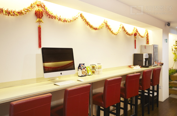 休闲娱乐区 Mac电脑 咖啡机 吧台